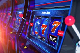 pandar 99 App Android iOS ဒေါင်းလုဒ်ဆွဲကာ Slots ကစားနေသောပုံ